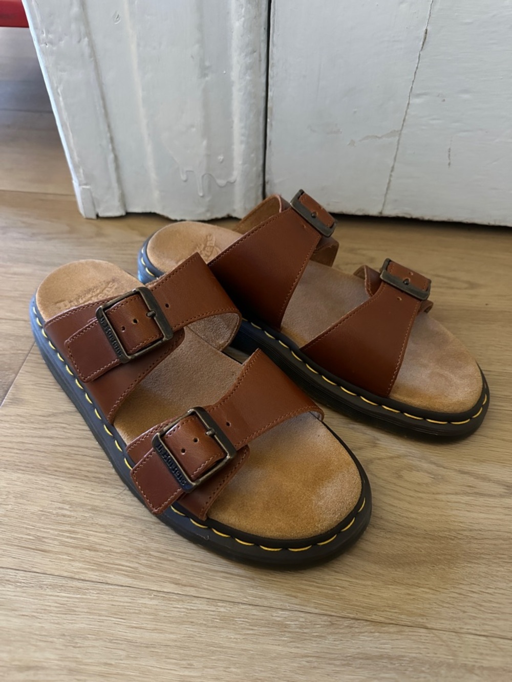 Dr. Marten’s Josef Sandal Brown Leather Unisex - Picture 2 of 7